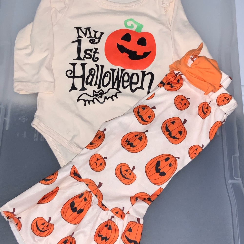 SHEIN Cream and Orange Pumpkin Baby Costume